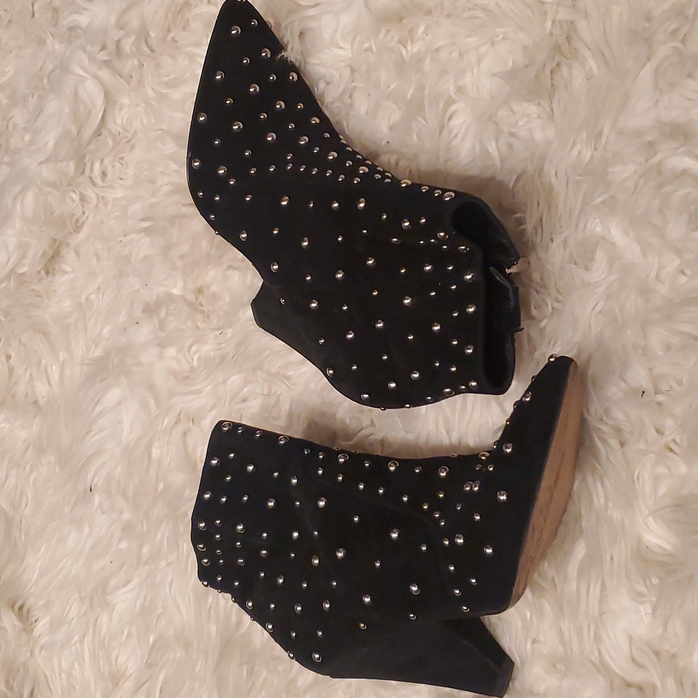 Boot - Picture 4 of 4